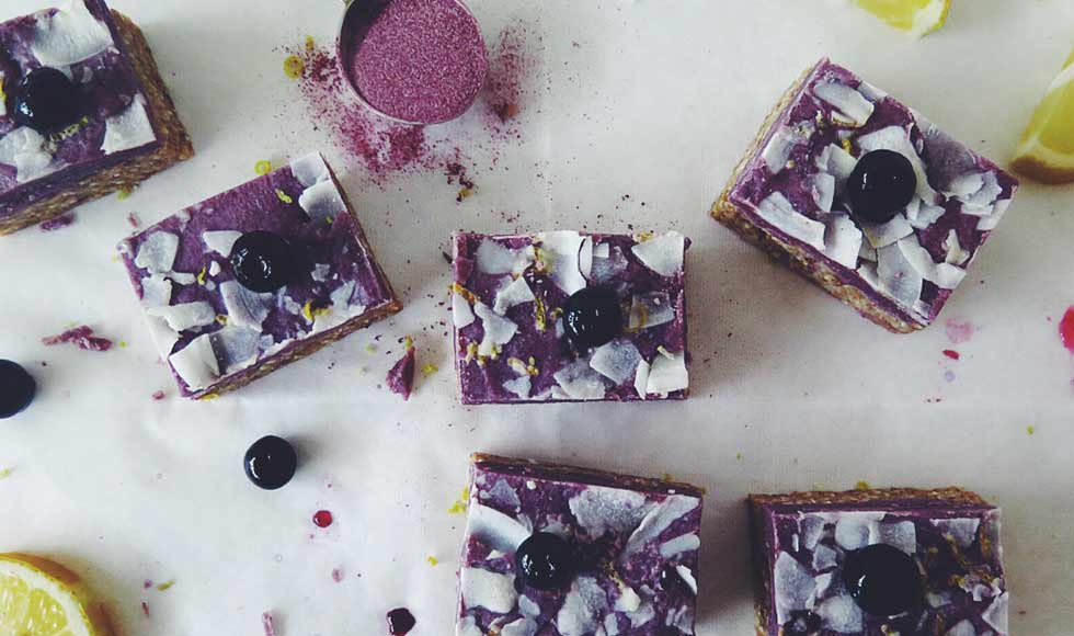 Lemon and berry slice