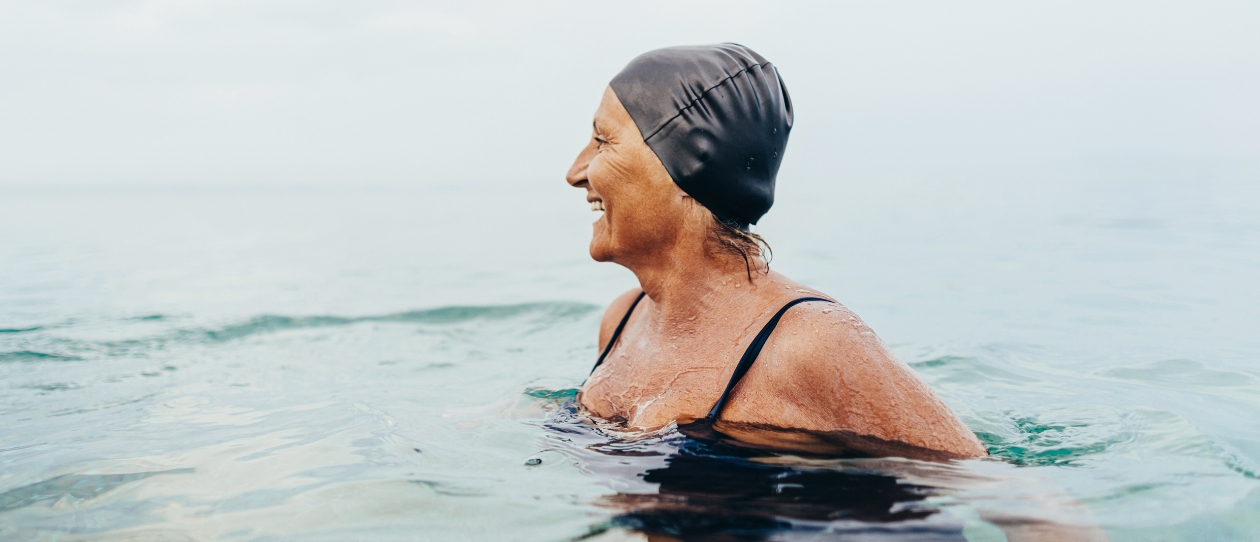 Algae oil, derived directly from aquatic microalgae, delivers EPA and DHA from their original biological source. 