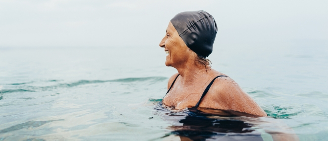 Algae oil, derived directly from aquatic microalgae, delivers EPA and DHA from their original biological source. 